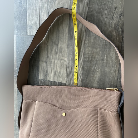 Cuyana Shoulder Bag - Picture 4 of 12